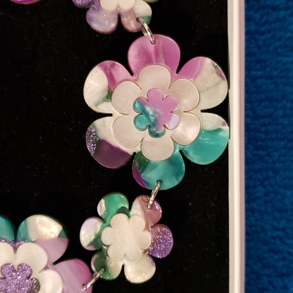 One Of A Kind Purple & Teal Retro Floral Necklace. Acrylic. New In Box. - Picture 3 of 5